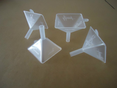 【PP透明塑料漏斗丨方形漏斗丨迷你漏斗 廠家生產(chǎn) 漏斗塑料】價(jià)格,廠家,圖片,瓶、斗類,桐鄉(xiāng)市洲泉天成塑料制品廠-